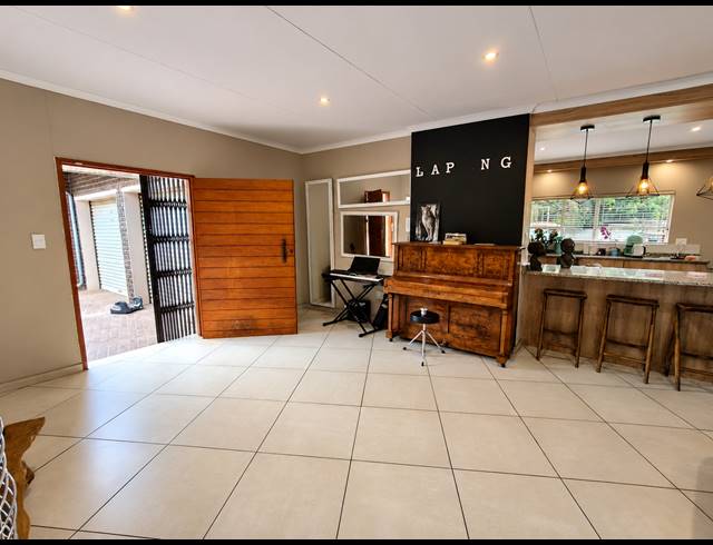 4 BEDROOM HOUSE TO LET IN THREE RIVERS EAST